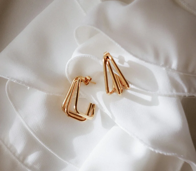 gold earrings